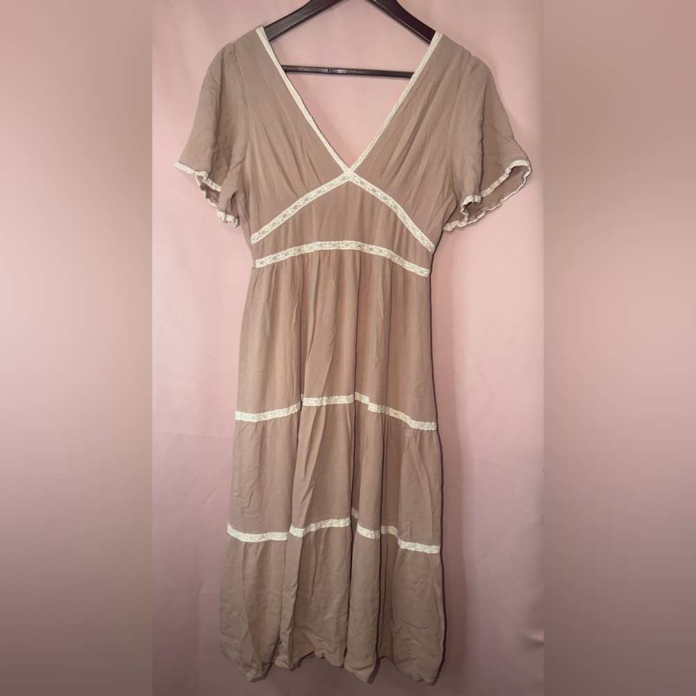 Blush V-Neck Tiered Maxi Dress with Lace Trim - Picture 2 of 9